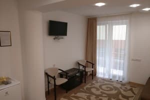 Мини-отель Космос 519 (Joy inn). Трехместный люкс с отдельным входом 3