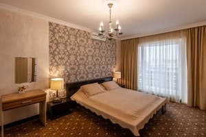 Пансионат Сказка. Апартаменты 6-местный трехкомнатные 1