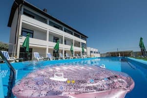 Weekend Family Hotel 3